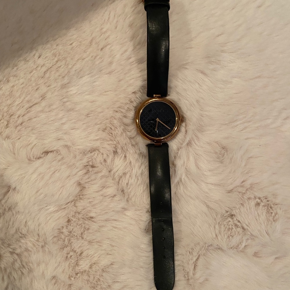 Women’s leather band rose gold Gucci watch - Picture 2 of 6